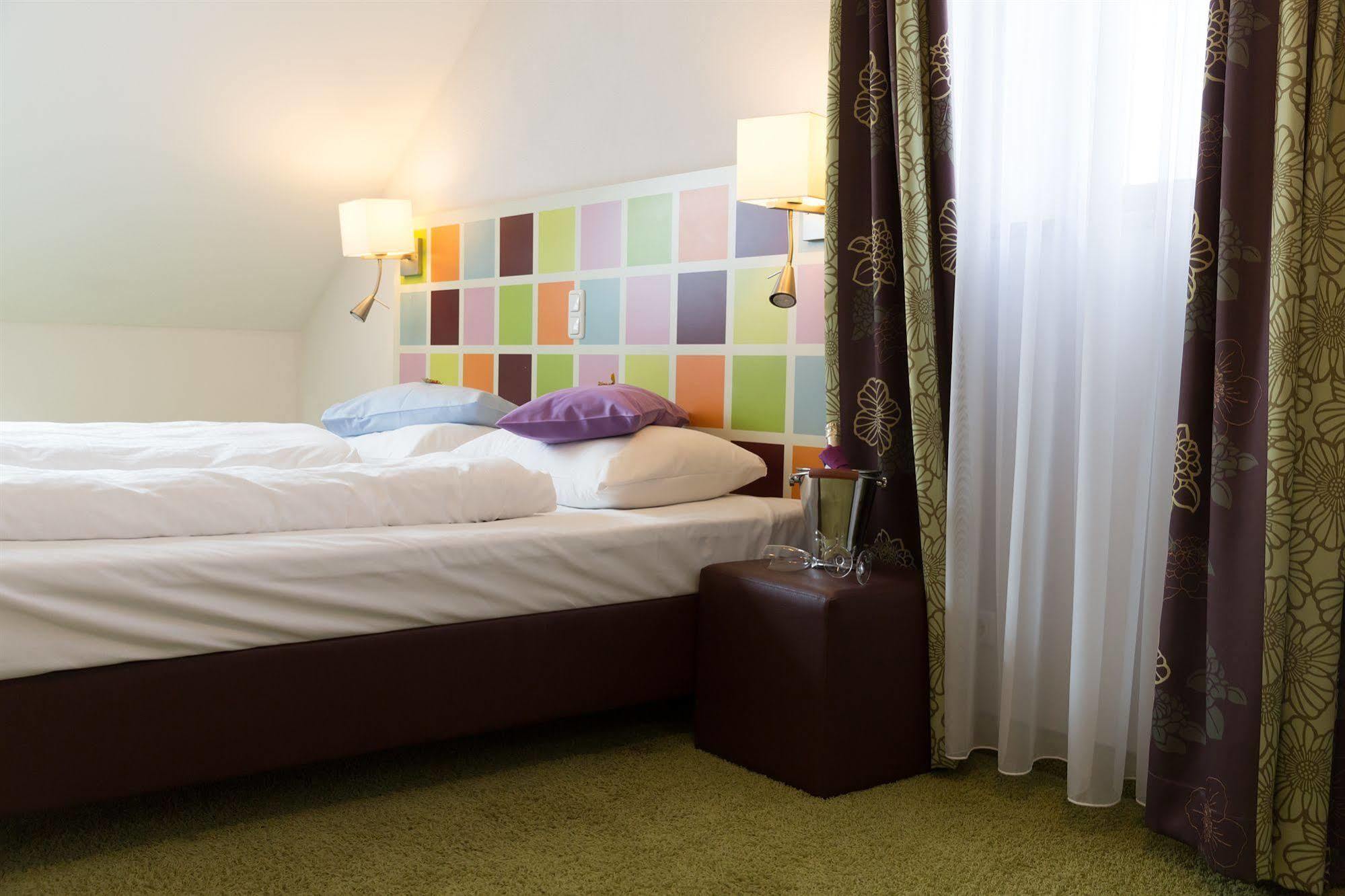 Arooma Hotel